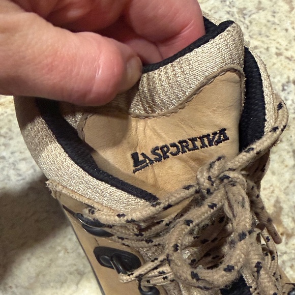La Sportiva Women's Black and Tan Hiking Shoes - Picture 4 of 4